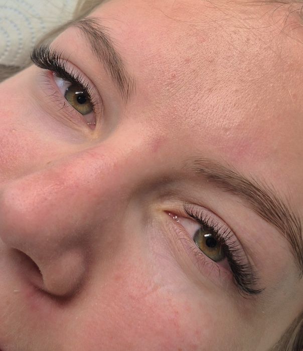 Przedłużanie, zagęszczanie rzęs