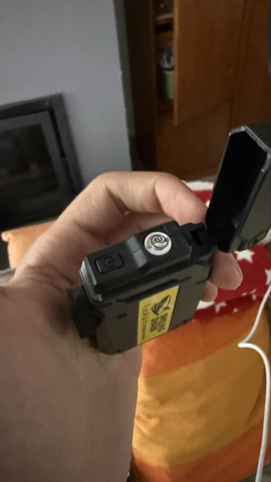 Isqueiro com lanterna