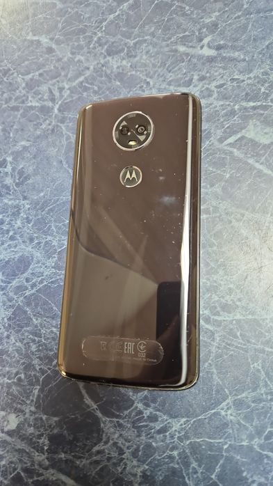 продам 2  телефон Motorola E5 plus