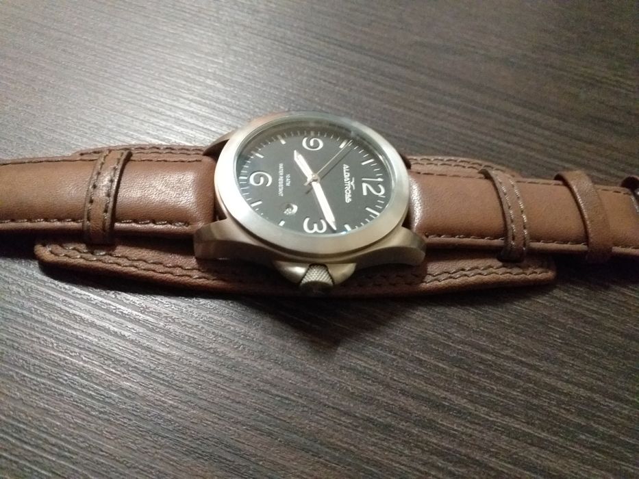 Relógio Albatross 10ATM water resistant stainless steel impecável,usado 1 vez,leva pilha nova,plástico de origem posterior,em mão veja zonas