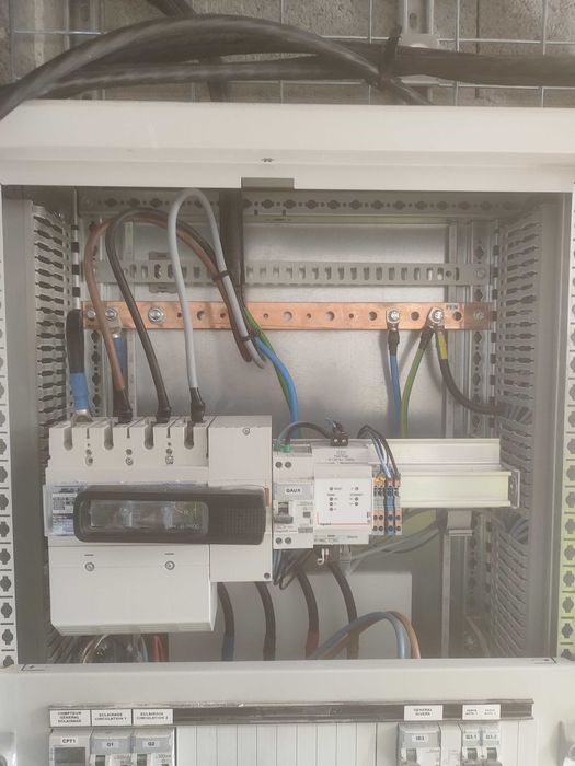 ELETRICISTA RESIDENCIAL E PREDIAL e Serviços Handyman