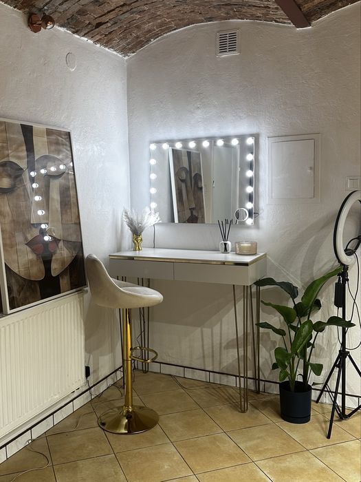 Wynajmę stanowisko dla wizażystki / makijażystki lub stylistki brwi w salonie beauty w Katowicach