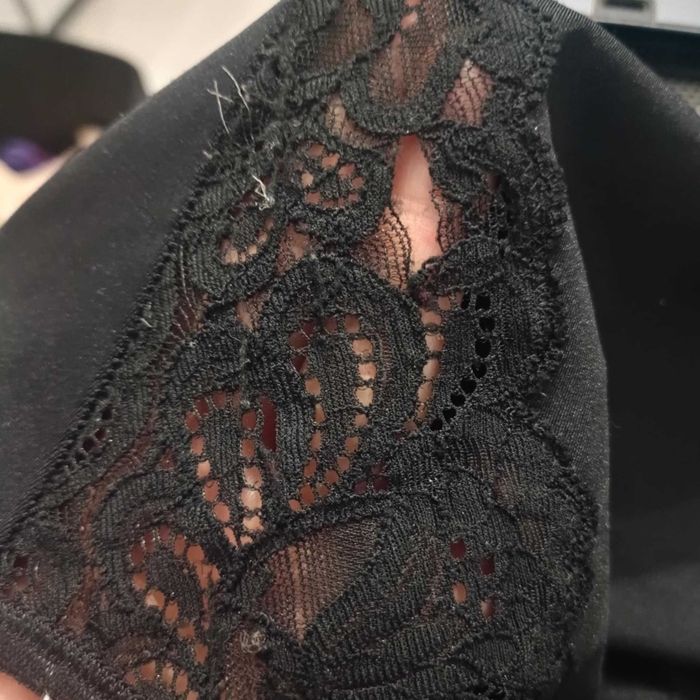 Triumph czarne body damskie z koronką 80B