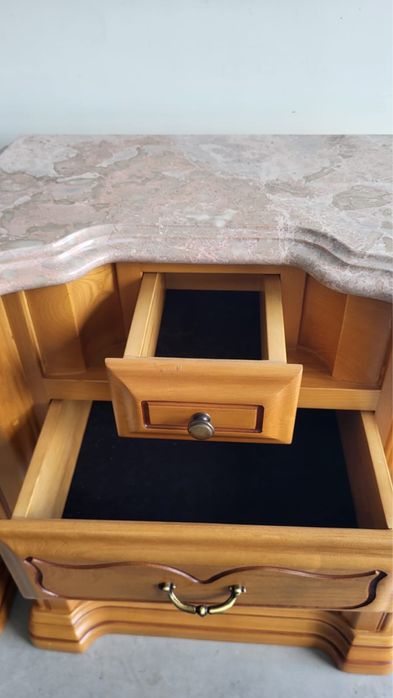 Conjunto de mesas de cabeceira / apoio madeira e pedra