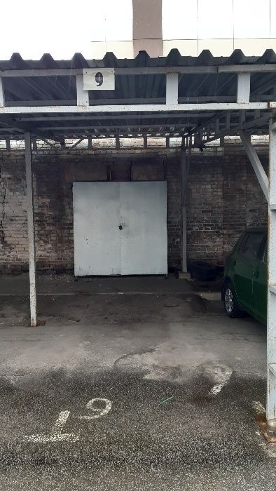 Продаю место на крытой парковке ул. М. Котельникова 11