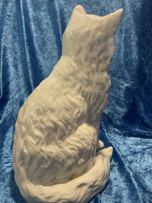 Gato porcelana siamês Bordalo altura 28 cm ,mais anúncios abaixo