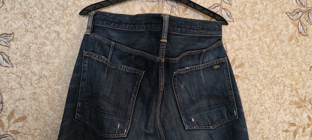 Мужские джинсы Armani Exchange.