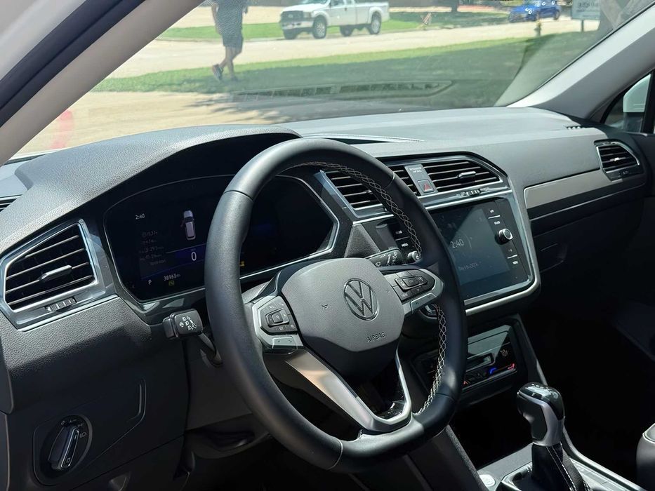 Volkswagen Tiguan SE      2023
