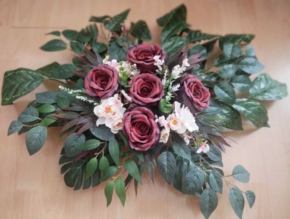 Stroik na cmentarz, grób róże