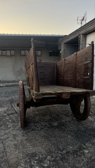 Carro de Bois / Carro de Vacas Antigo em Madeira – Tradicional