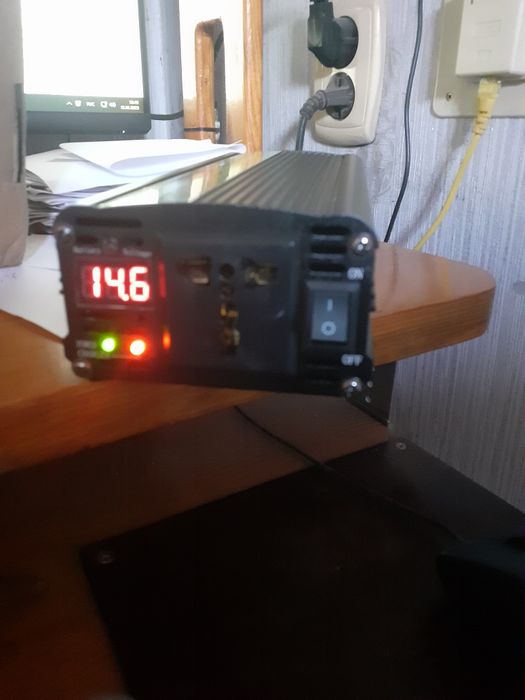 Продам инвертор 12-220в 800ватт с зарядкой