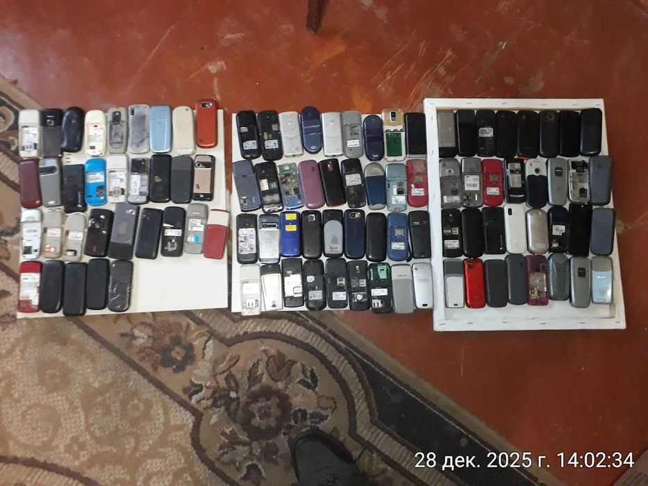 Телефоны ( 100шт.)