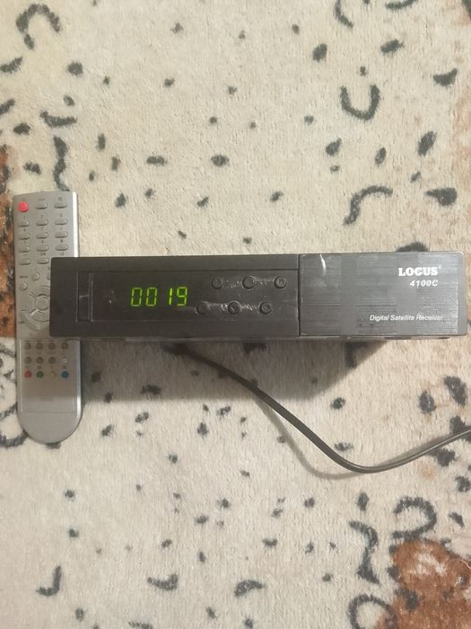 Супутникові тюнери 2шт.Locus і SatCom.