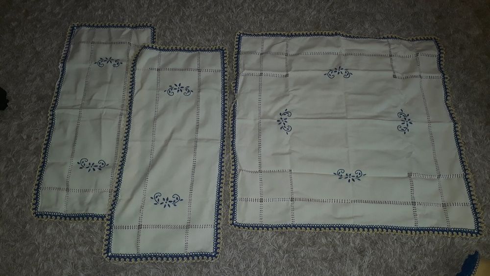 Panos em linho com renda e bordados