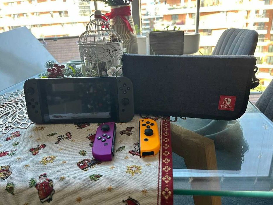Nintendo switch + dodatki (karta pamieci, dodatkowe pady, etui)
