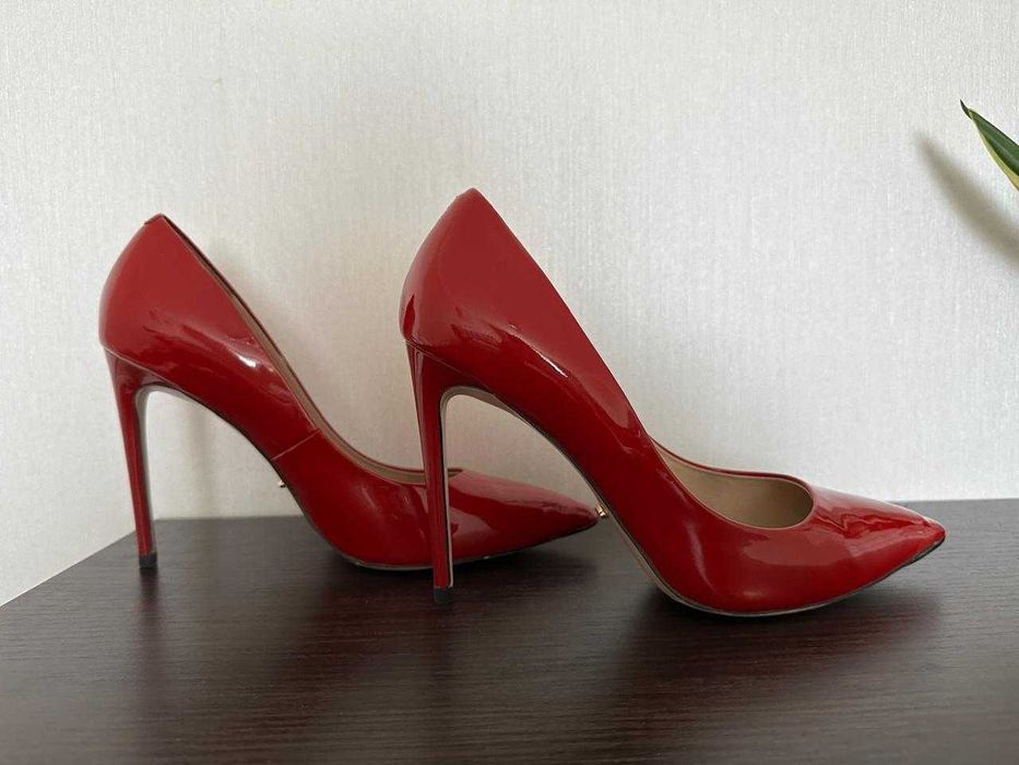 туфлі лакові шкіряні 38р червоні