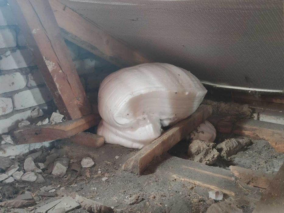 Задувка будинків, мансардів піною піноізол