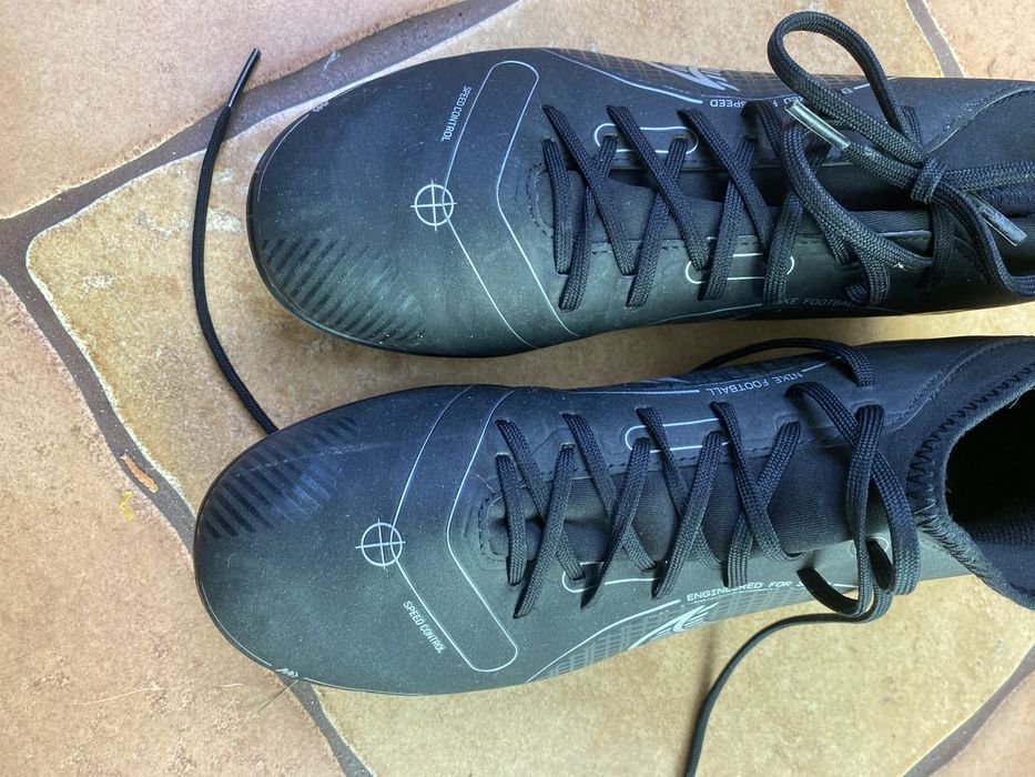 Buty sportowe Nike - korki roz40,5
