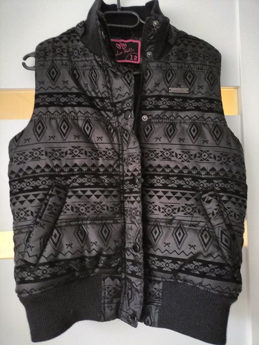 Czarny pikowany bezrękawnik