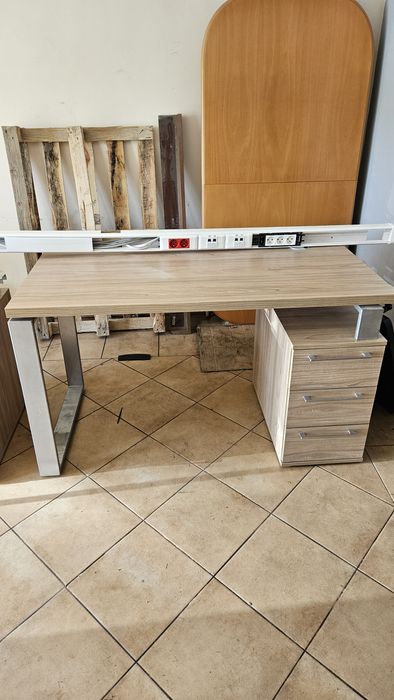 Biurka biurowe z płyty