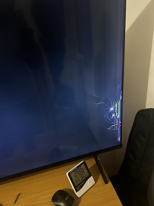 Tv Hissense 55 tela partida