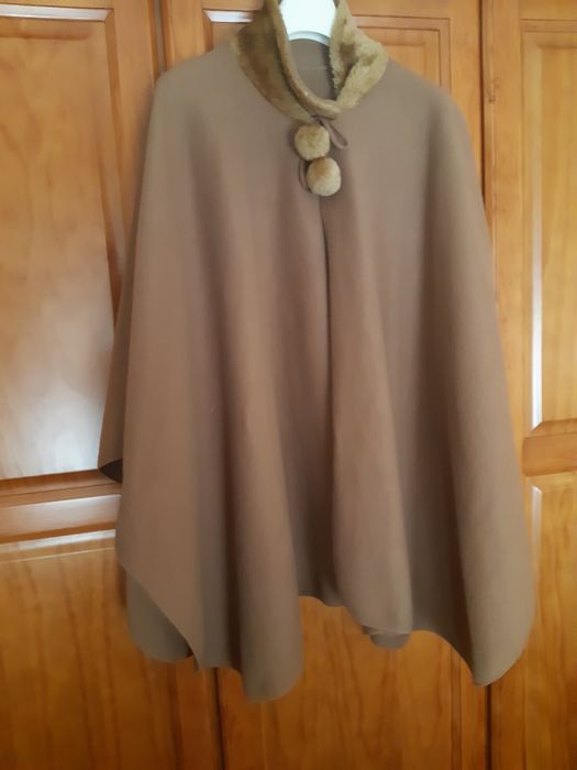 Poncho em castanho