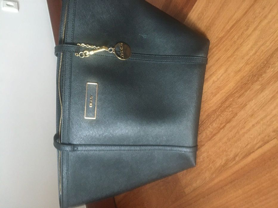 Mala Dkny preta como nova