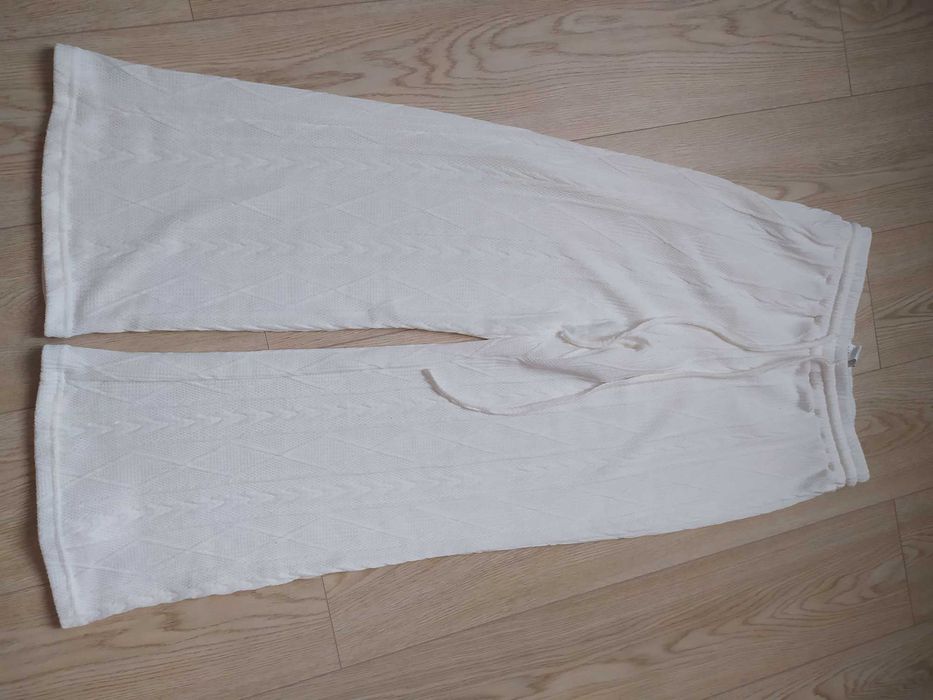 Широкие текстурные штаны