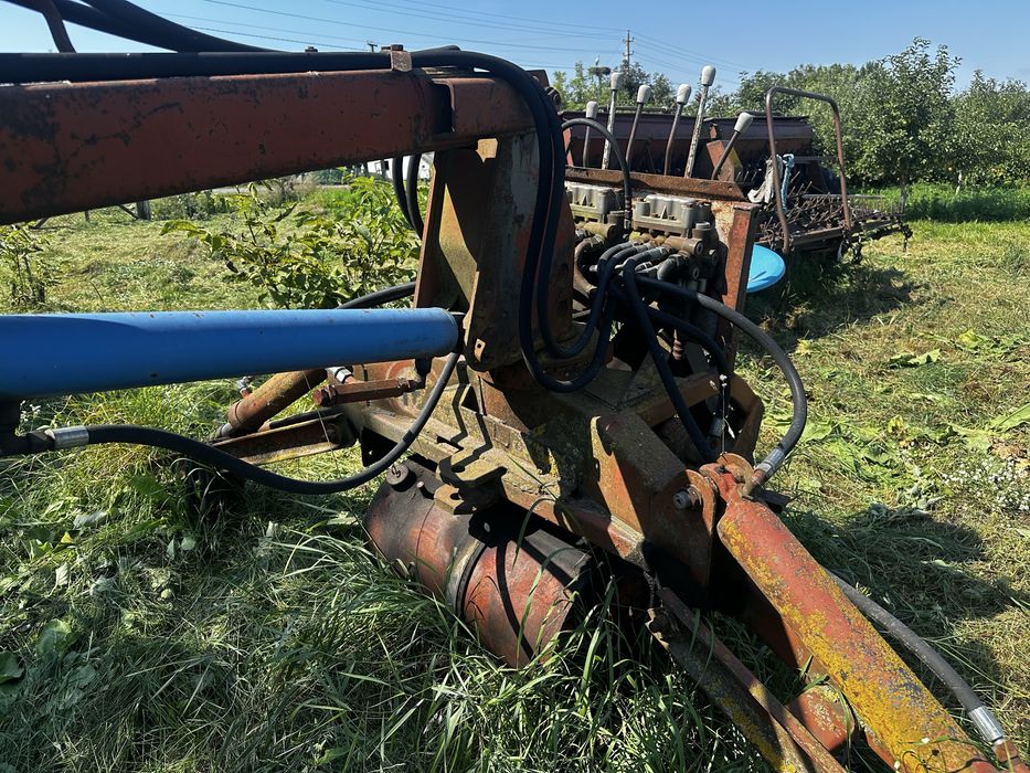 Грейферний навантажувач