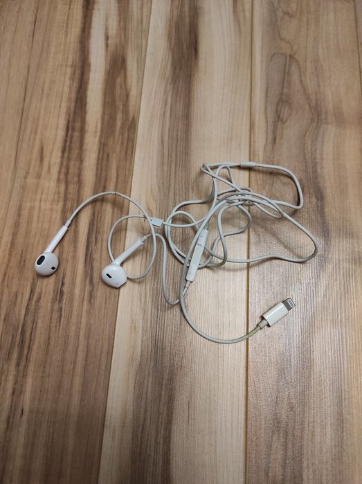Наушники EarPods Lightning