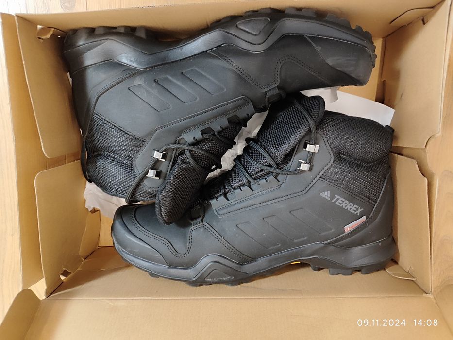 Продам Треккинговые ботинки, Adidas
