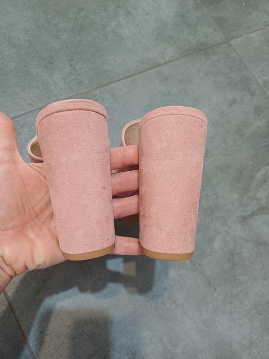 Zamszowe buty damskie na koturnie H&M r. 38