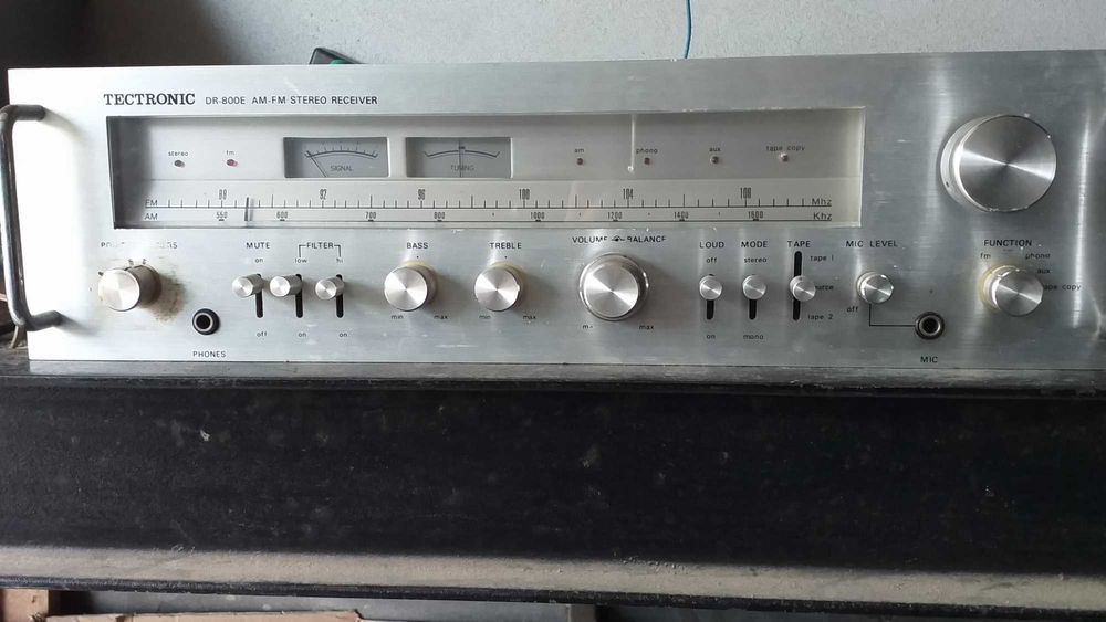 Receptor Estéreo AM-FM Tectonic DR-800E