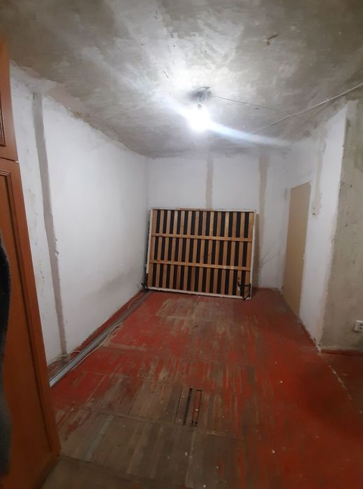 Продам редкую гостинку с балконом на Ньютона...