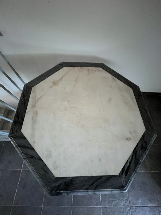Mesa de jantar em mármore
