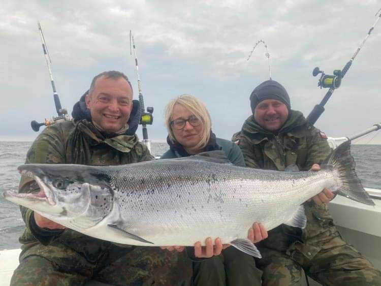 Rejsy na łososie Wyprawy na łososia Wędkarstwo morskie Rejs wędkarski