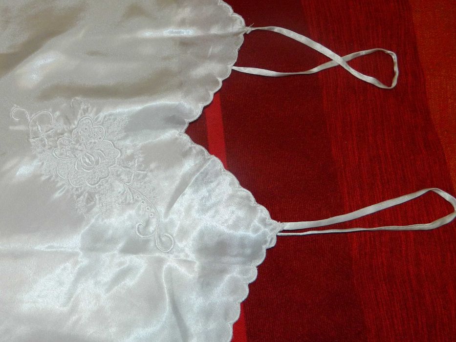 koszulka damska satynowa biała