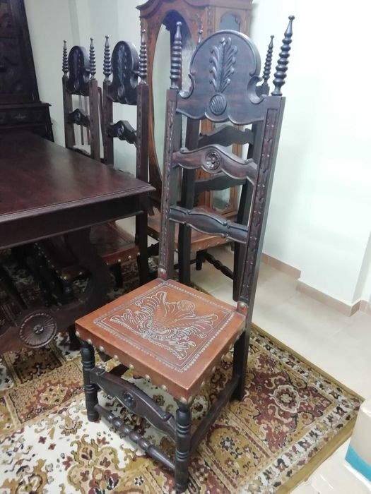 Mobília de sala vintage em pau-santo entalhado e couro gravado