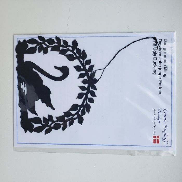 Витинанка ручної роботи з музею Андерсена, Гидке каченя