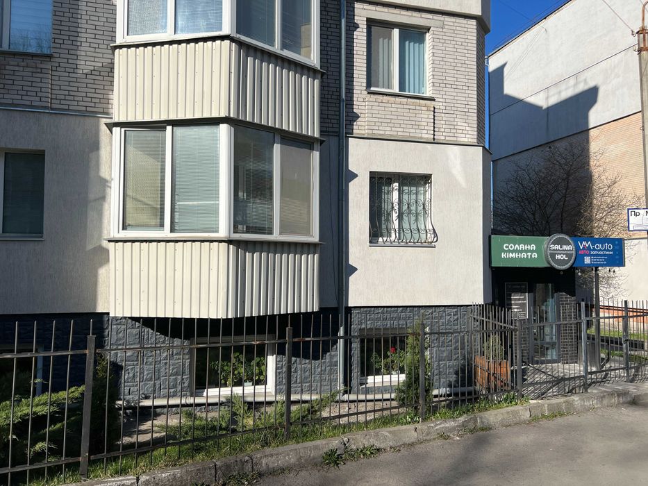 Продаж комерційного приміщення на Виставці