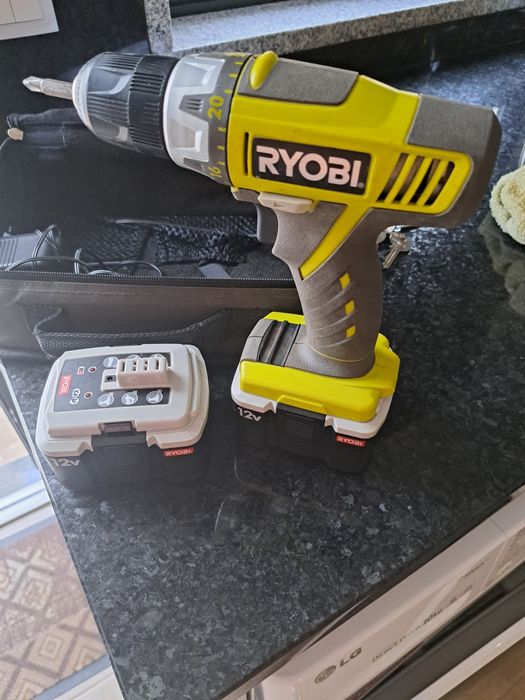 Vendo máquina  ryobi completamente  como nova  mt  poucas vezes ousada
