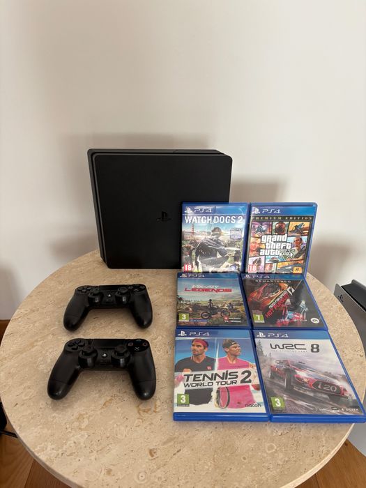 Ps4 com 2 comandos e jogos