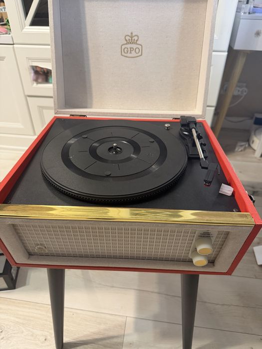 Продам вініловий програвач GPO Retro Bermuda Crosley Red