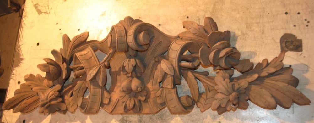 Очень старая горка буфет красивая резьба под реставрацию. Мебель антик