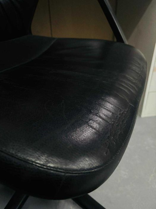 Cadeira de escritório preta – usada (negociável)