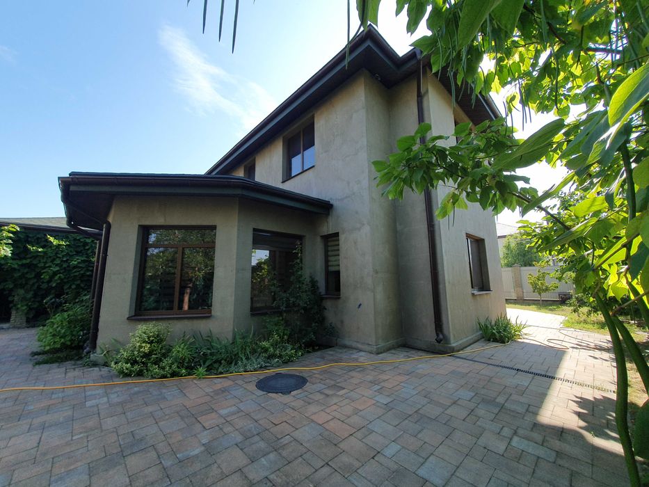 Продаж будинку з якісним ремонтом в центрі Бучі. Оформлення 2%