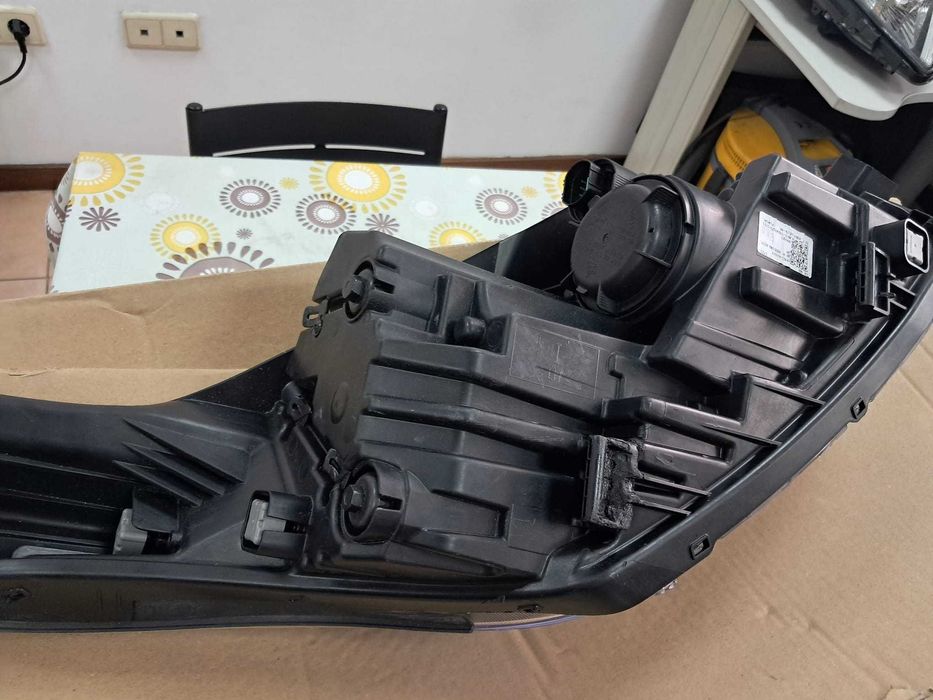 Farol Esquerdo Kia Ceed SW 2022