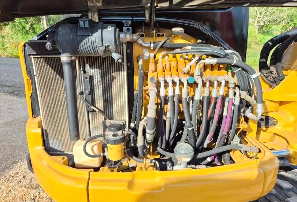 Mini escavadora Caterpillar 4 Ton.