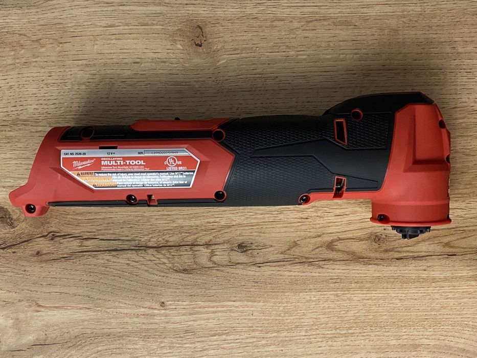 Аккумуляторный бесщеточный мультитул Milwaukee М12 2526-20