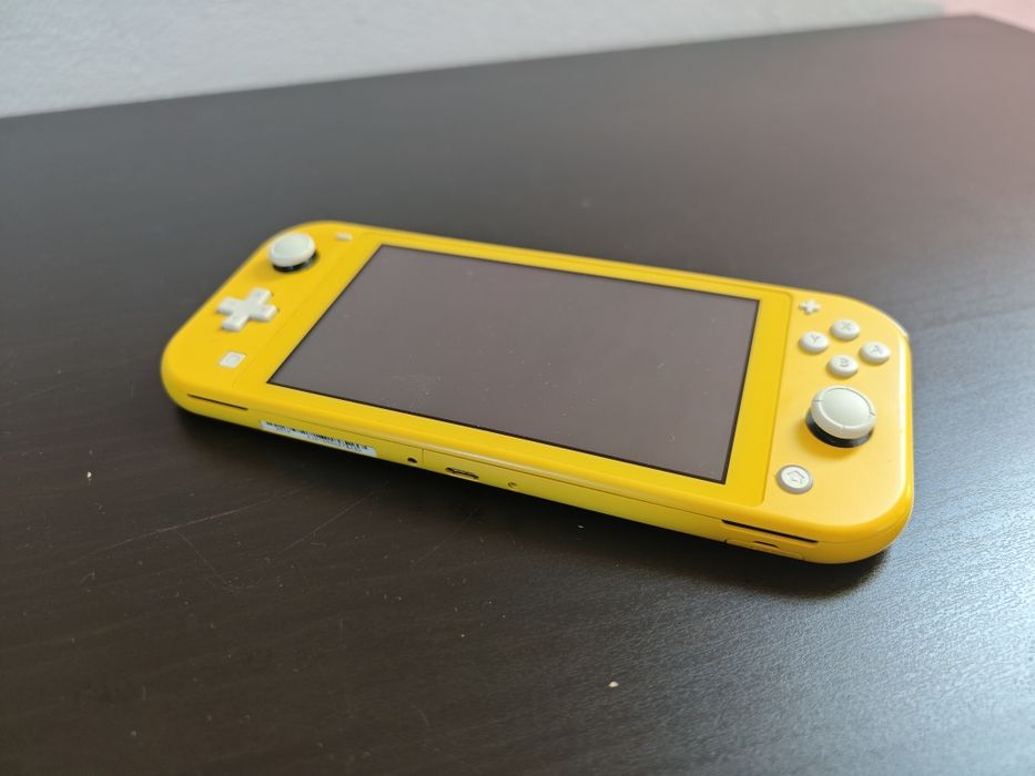 Nintendo Switch Lite Amarela